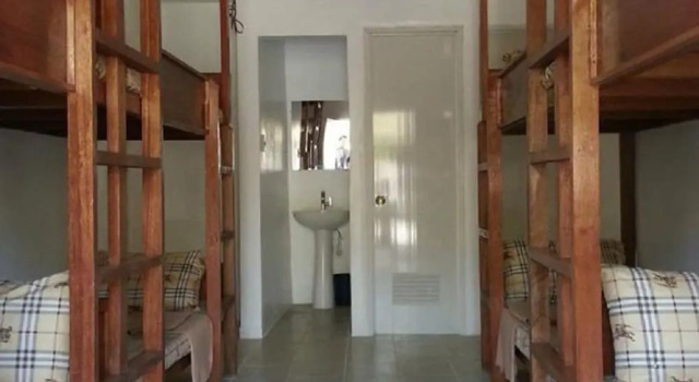 Кровать в общем номере Brizo Hotel and Beach Resort Bataan