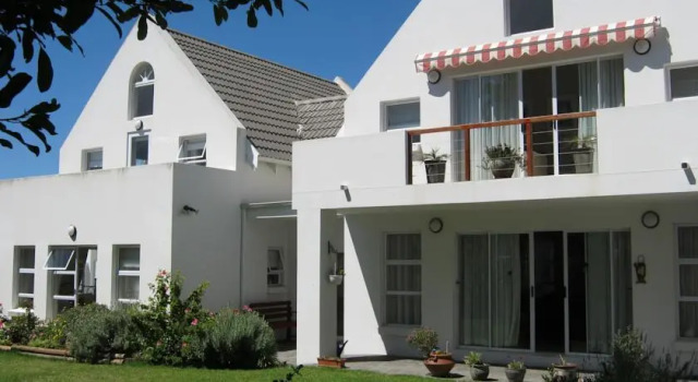 The Cottage - German Guesthouse, Забронировать Дом для отпуска Виллы Сент-Френсис-Бей, рядом с Пляж St. Francis Bay, Вилла
