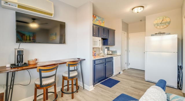 Surfboard-themed Huddleston Studio w/ Beach Access, Prenota Appartamento Hotel a Virginia con parcheggio, Parcheggio