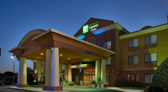 Люкс Executive с 2 комнатами Holiday Inn Express Hotel & Suites Anniston/Oxford by IHG