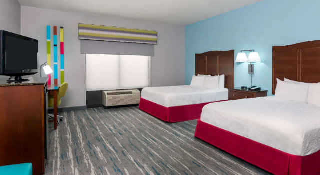 Четырёхместный номер Standard Hampton Inn & Suites Winston-Salem/University Area