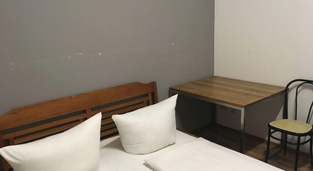 CITY BED HOSTEL am Kurfrstendamm, Reservar Albergue Hotéis em Charlottenburg com estacionamento, Estacionamento