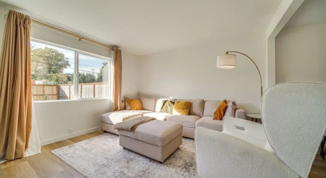 Коттедж 8 Mi to Downtown Seattle: Charming Home w/ Patio