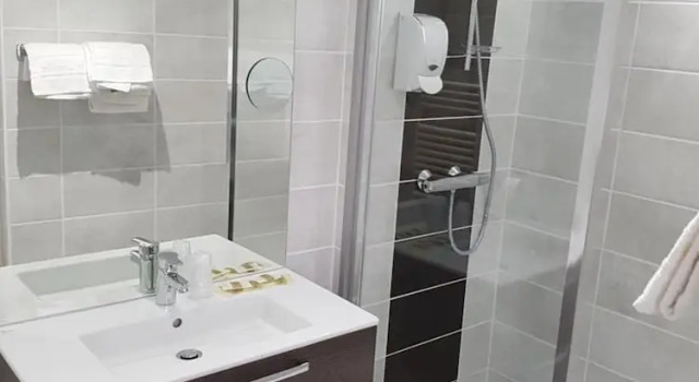 Номер Comfort Logis Hôtel Restaurant du Midi - Rodez Centre