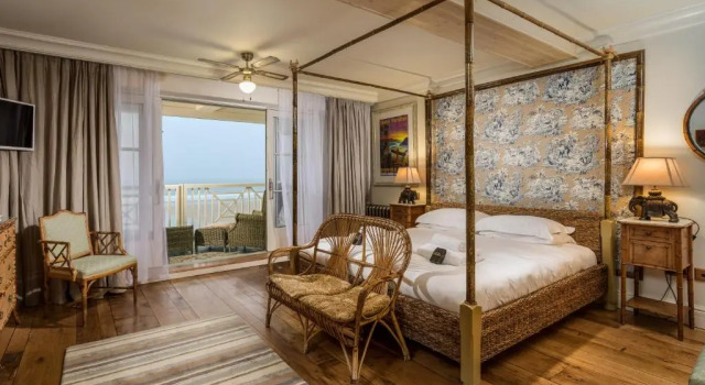 Номер Standard с балконом Tolcarne Beach Colonial Restaurant and Rooms