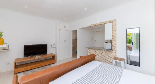 Bright Airy Studio in Green Point