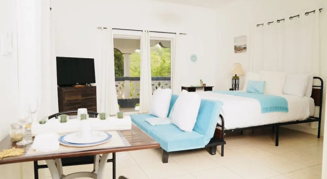 Villa Serenity Water View Suite Sleeps 3 w Pool, Забронировать Вилла Виллы Провиденшиалс, Вилла