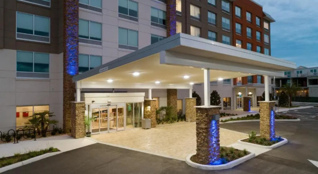 Holiday Inn Express & Suites Orlando - Lake Buena Vista by IHG, Rezerwuj Hotel Hotele w Kissimmee z parkingiem, Parking