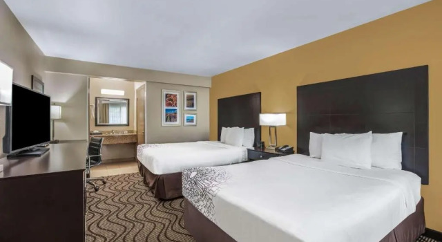 Четырёхместный номер Deluxe La Quinta by Wyndham Carlsbad - Legoland Area