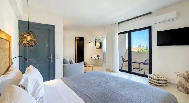 Полулюкс с балконом La Stella Suites