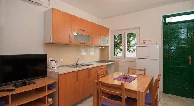 Spacious Apartment Krvavica