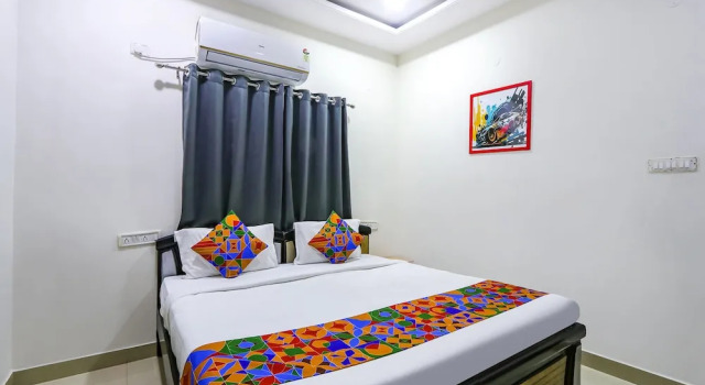 Номер Deluxe FabHotel De Alphabet