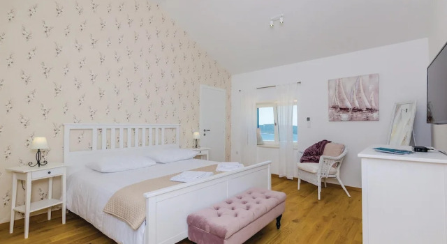 Nice Home in Brsecine With Wifi and 3 Bedrooms
