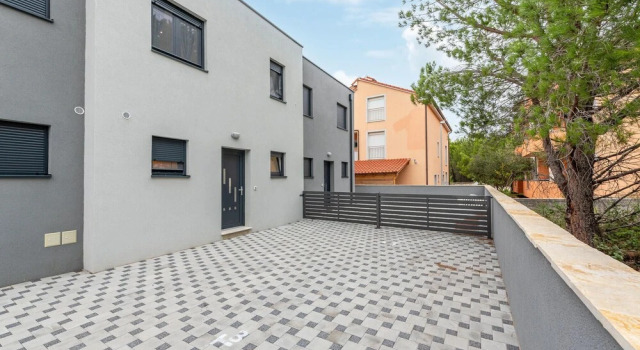 Nice Apartment in Vrsi With Wifi and 3 Bedrooms