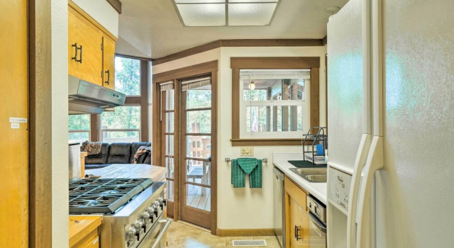Коттедж с 5 комнатами Cabin < Half-mi From Pine Mountain Lake Marina!