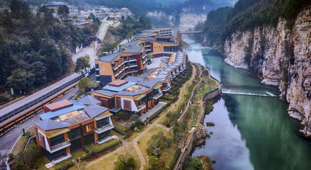 Spring Posh Roadsun International Hotel & Resort, Rezerwuj Ośrodek wypoczynkowy Hotele resortowe w Zhangjiajie, Ośrodek wypoczynkowy
