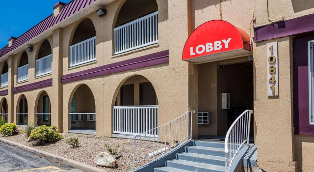 Четырёхместный номер Standard Econo Lodge Urbandale