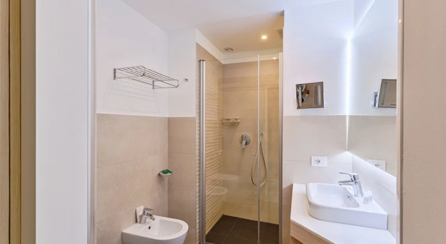 Трёхместный номер Comfort с балконом и с видом на озеро Holiday Apartments Bellariva