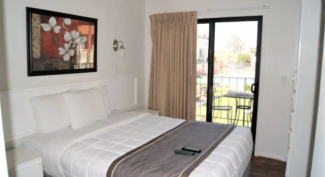 Апартаменты 223-Fully Furnished with WiFi by RedAwning
