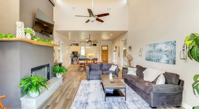 Luxe Waterfront Home w/ Boat Slip in New Braunfels, Забронировать Дом для отпуска Коттеджи Greater San Antonio, Коттедж