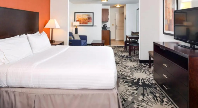 Люкс Holiday Inn Express & Suites Greenfield by IHG