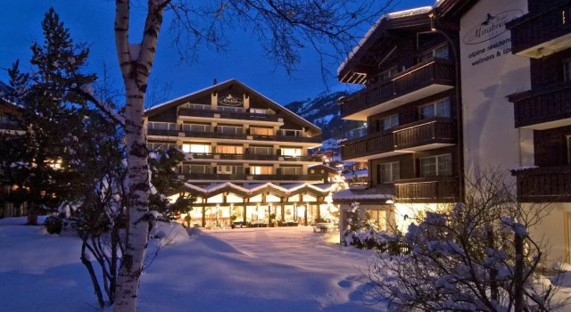 Одноместный полулюкс Le Mirabeau Resort & Spa