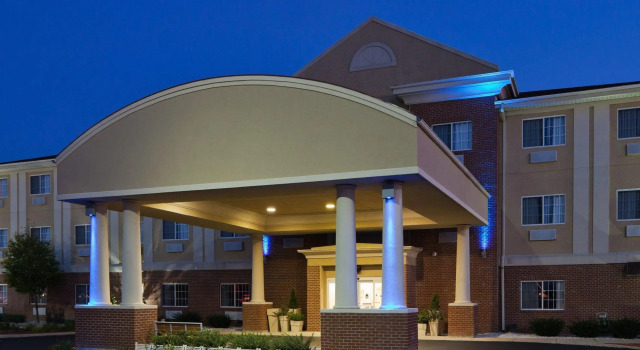 Run of House Holiday Inn Express Hotel & Suites Defiance by IHG