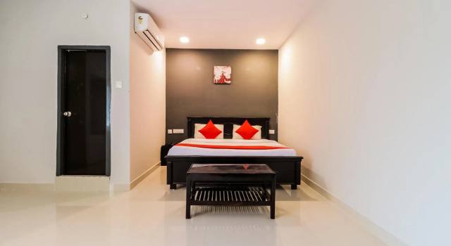 OYO Flagship 22450 Our Palace