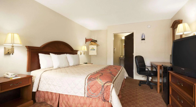 Двухместный номер Standard Days Inn by Wyndham Weldon Roanoke Rapids