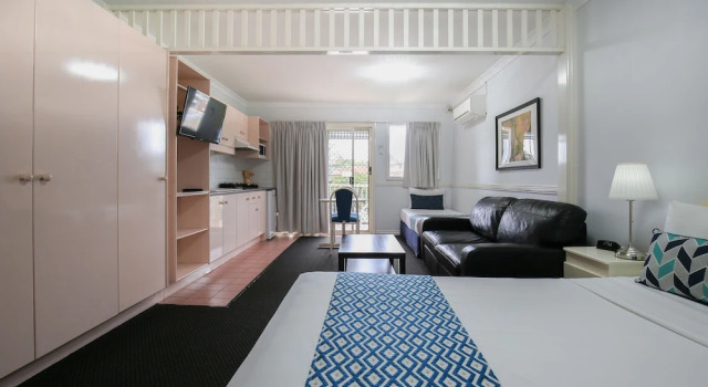 Семейная студия с балконом Toowong Central Motel Apartments