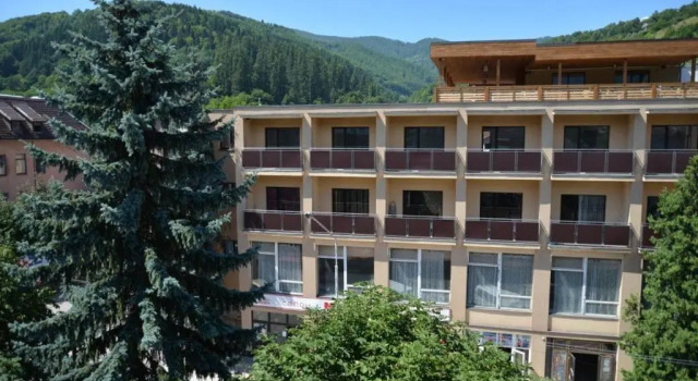Трёхместный номер Standard с балконом Rakhiv Hotel & Apartments