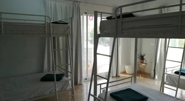 Кровать в общем номере с балконом La Moraga de Poniente Malaga Hostel