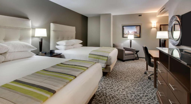 Четырёхместный номер Superior Drury Plaza Hotel Milwaukee Downtown