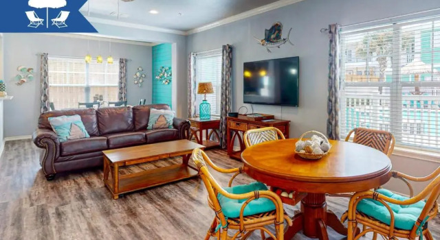 MC16 Multi-Level Condo, Shared Pool & Hot Tub, Close to Beach