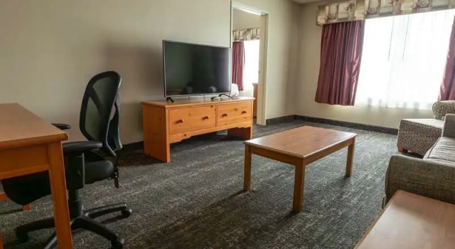 Двухместный люкс c 1 комнатой Crossings by GrandStay Inn and Suites
