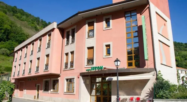 Hotel las Cruces, Prenota Hotel Hotel a Asturie con parcheggio, Parcheggio