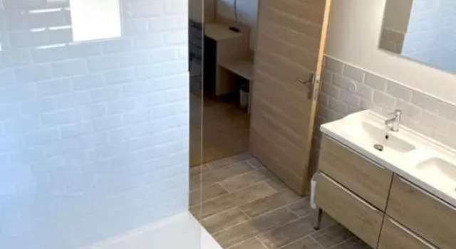Четырёхместный номер Standard с балконом Hôtel Le Plaisance