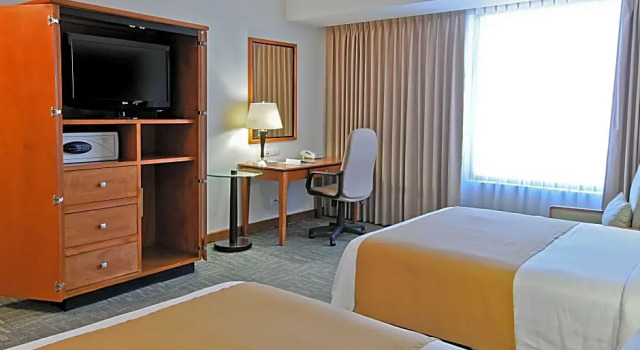Люкс Holiday Inn Irapuato