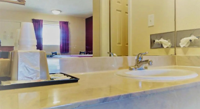 Четырёхместный номер Standard Bastrop Inn
