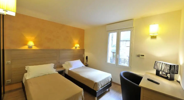 Двухместный номер Superior с видом на город Logis Hôtel Restaurant Les 2 Rives - A75, en bordure de rivière