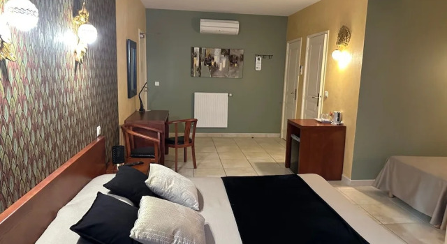 Четырёхместный номер Superior c 1 комнатой Hôtel Bon Encontre