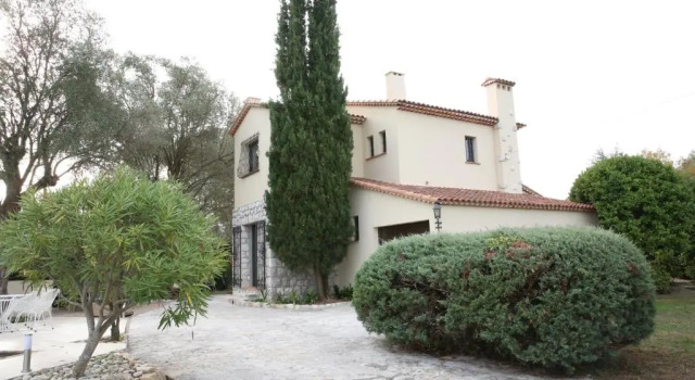 Коттедж Superbe villa de charme avec piscine chauffée