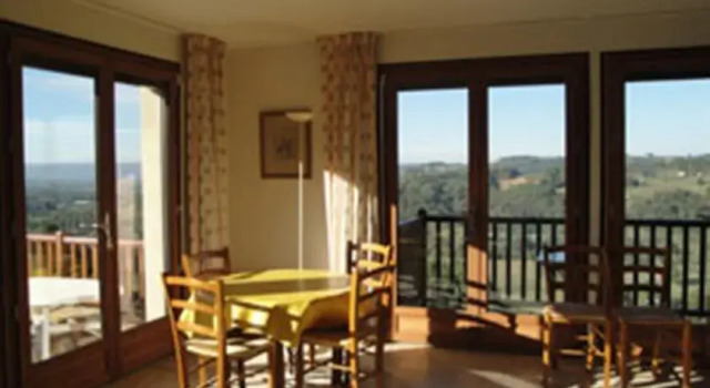 Gite Les Hauts De Gramond, Boek Appartement Altillac 