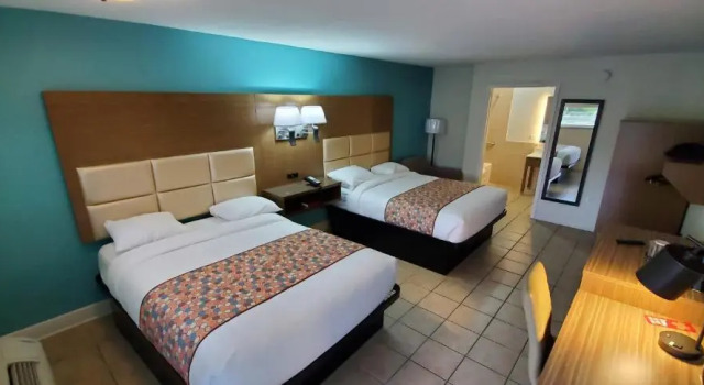Четырёхместный номер Standard Beachside Resort Hotel