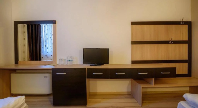 Complex Jitari, Boek Hotel Zhitnitsa Plovdiv