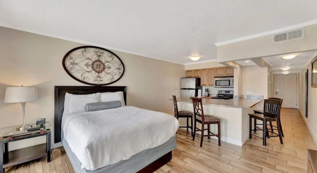 Seaside Luxury Oasis with balcony, Rezerwuj Hotel Hotele w Tampa z parkingiem, Parking