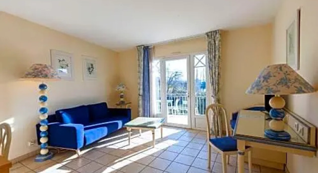 Люкс с красивым видом из окна Residhotel Golf Grand Avignon