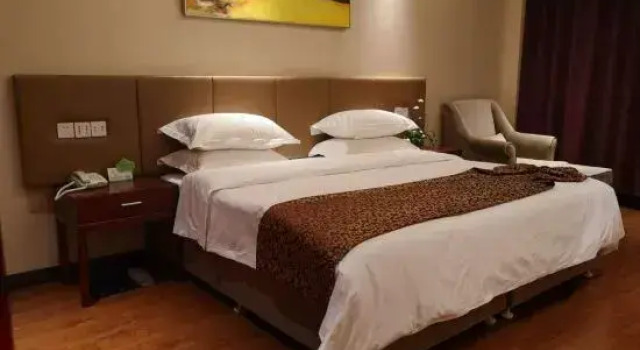 Люкс Premier Yantai Qianwei Yongju Hotel