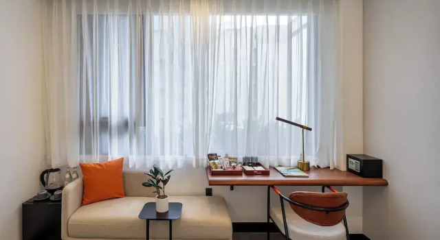 Номер Classic Metrolux City Contemporary Hotel