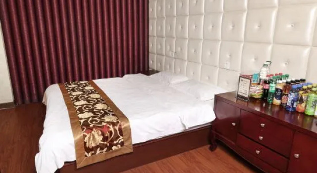 Кровать в общем номере Huayi Selected Hotel (Zhengzhou Huainan Street)